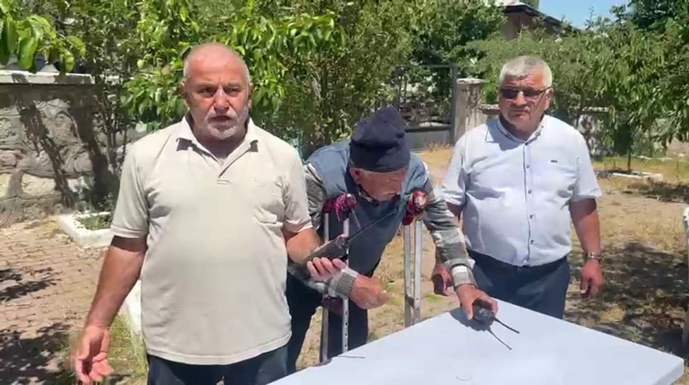 AVCIÇAYI KÖYÜNDE YAŞAYAN VATANDAŞLAR GSM ŞEBEKELERİ ÇEKMEDİĞİ İÇİN YILLARDIR TELSİZLERLE...