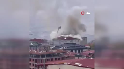 Avcılar'da çatı yangını
