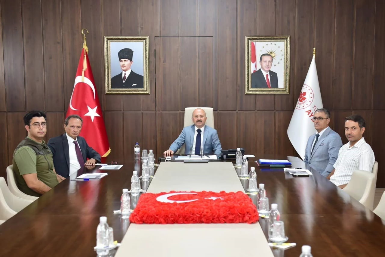 AYDIN'DA VALİ DR. OSMAN VAROL BAŞKANLIĞINDA GERÇEKLEŞTİRİLEN TOPLANTIDA SAHİPSİZ HAYVANLARA...