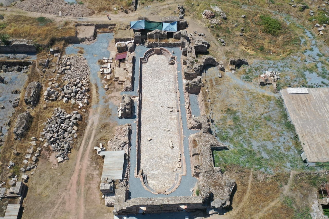 AYDIN'DAKİ TRALLEİS ANTİK KENTİ'NDE YÜRÜTÜLEN GELECEĞE MİRAS PROJESİ KAPSAMINDA HAMAM GYMNASİUM...