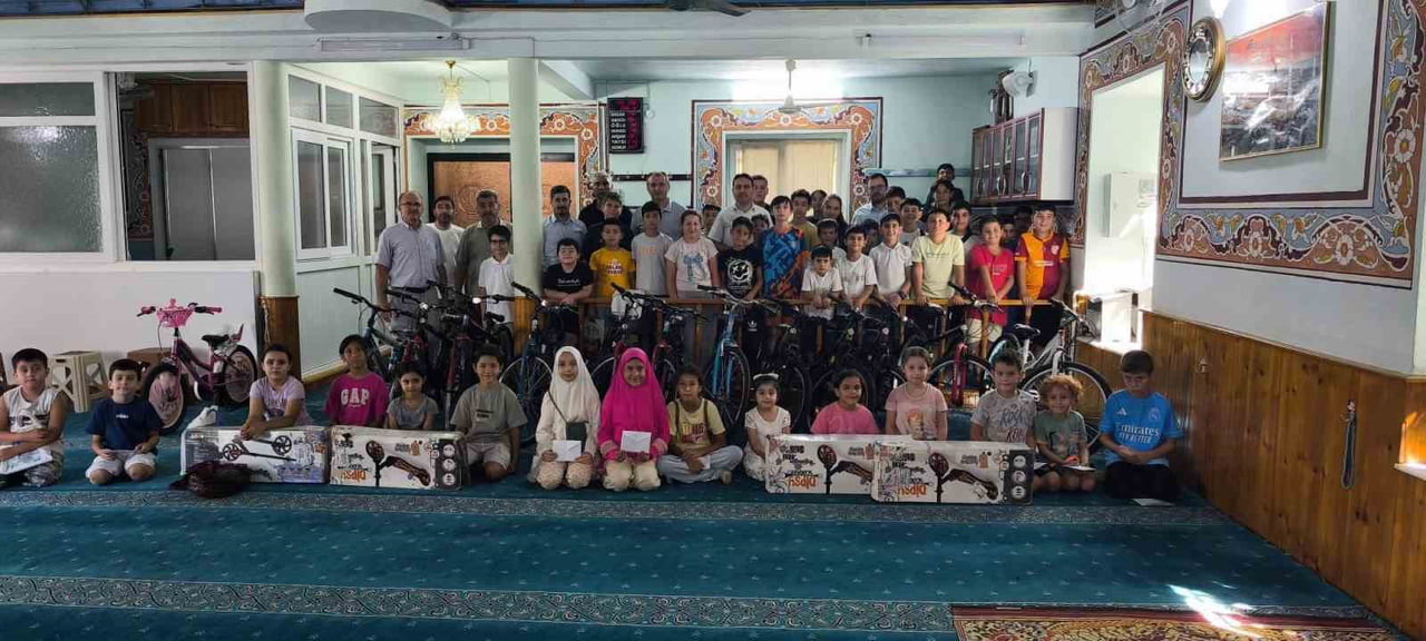 AYDIN'IN ÇİNE İLÇESİNDE HACI EMİN CAMİİ'NDE DÜZENLENEN YAZ KUR'AN KURSU'NUN KAPANIŞ PROGRAMINDA...