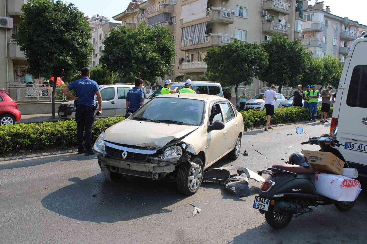 AYDIN'IN EFELER İLÇESİNDE DİREKSİYON HAKİMİYETİ KAYBOLARAK KARŞI ŞERİDE GEÇEN OTOMOBİL, O ESNADA...