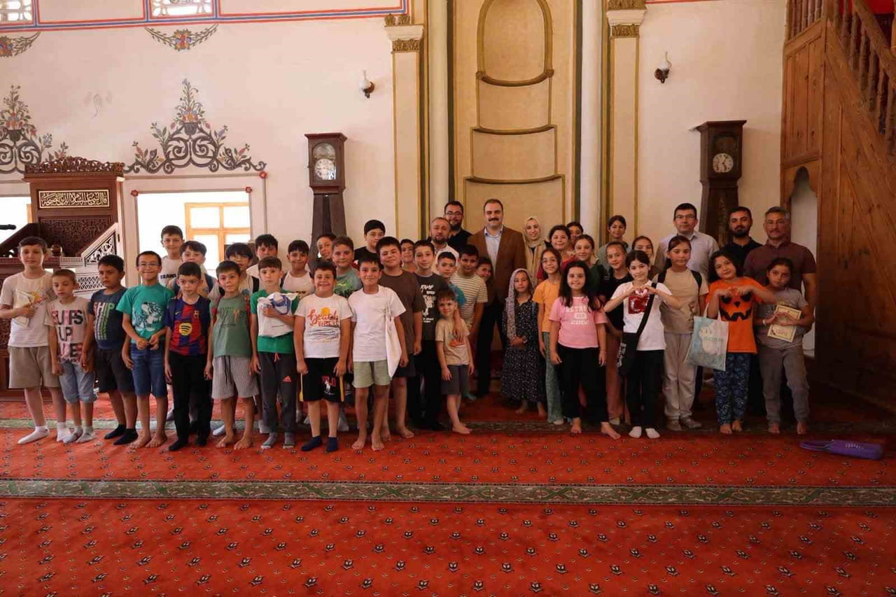 AYDIN'IN KARACASU İLÇESİNDE KAYMAKAM İSMAİL BATTAL, CABİ MAHALLESİ'NDE DÜZENLENEN YAZ KUR'AN KURSU...