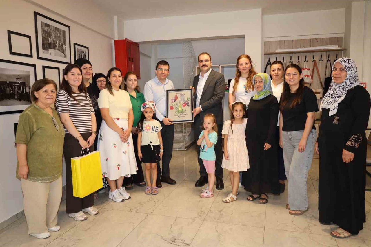 AYDIN'IN KARACASU İLÇESİNDE KAYMAKAM İSMAİL BATTAL, SOSYAL YARDIMLAŞMA VE DAYANIŞMA VAKFI (SYDV)...