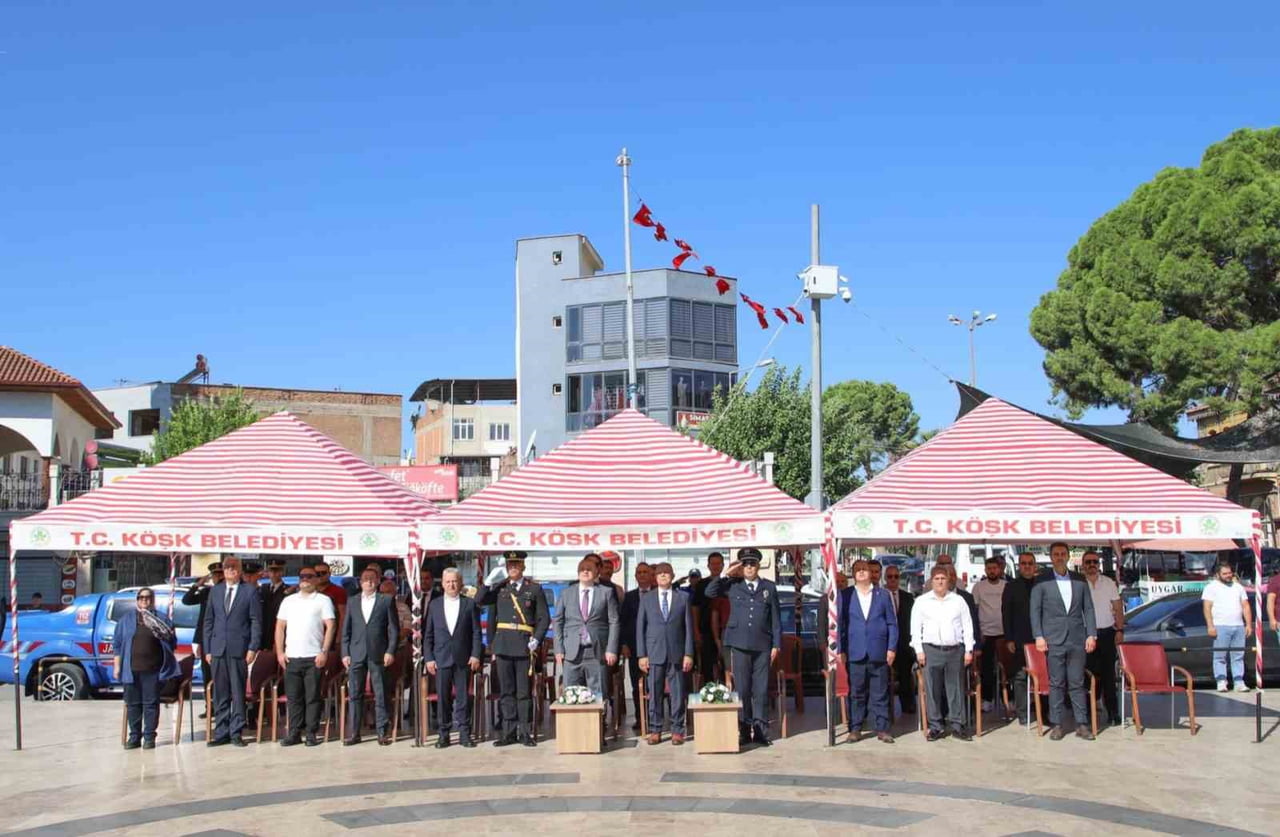 AYDIN'IN KÖŞK İLÇESİNDE 30 AĞUSTOS ZAFER BAYRAMININ 104.YILDÖNÜMÜ KENT MEYDANINDA SABAH...