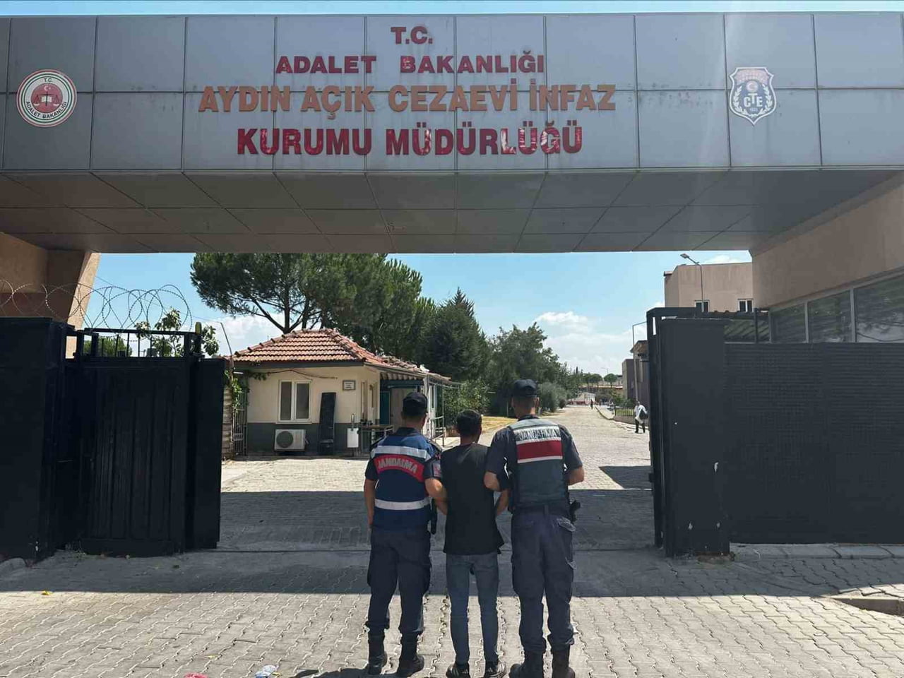 AYDIN'IN KÖŞK İLÇESİNDE HIRSIZLIK SUÇUNDAN 11 YIL 15 AY HAPİS CEZASIYLA ARANAN ŞAHIS...
