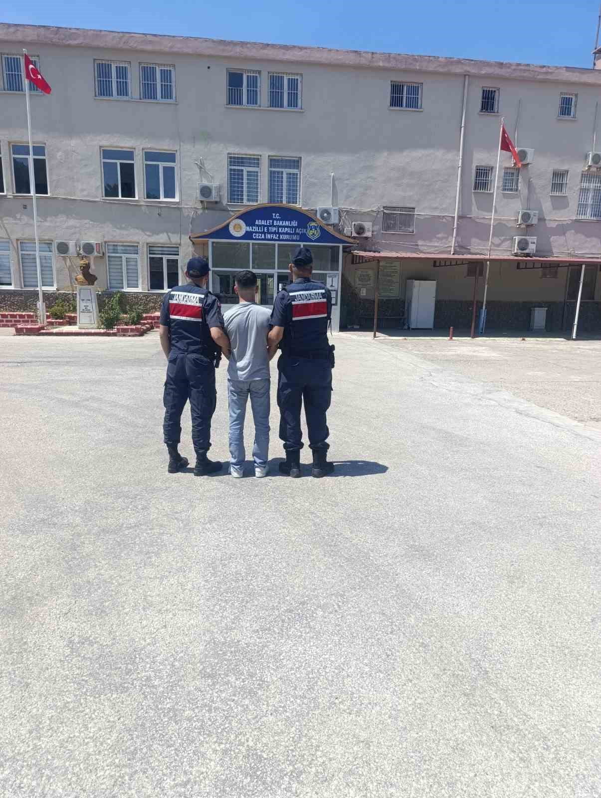 AYDIN'IN NAZİLLİ İLÇESİNDE SİLAHLI YAĞMA SUÇUNDAN ARANAN ŞAHIS, YAPILAN ÇALIŞMALAR SONUCUNDA...