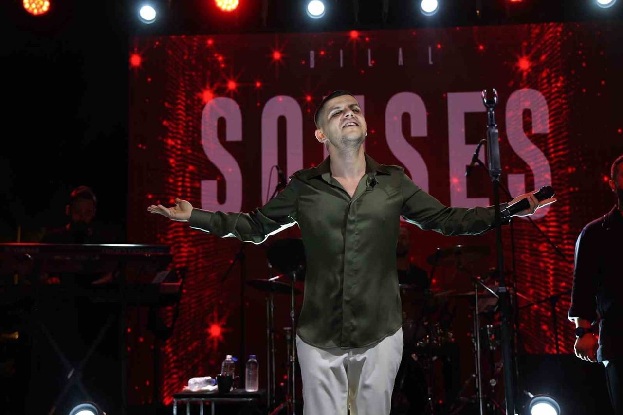AYDIN BÜYÜKŞEHİR BELEDİYESİ’NİN ‘YAZ KONSERLERİ’ KAPSAMINDA NAZİLLİ’DE SAHNE ALAN SEVİLEN SANATÇI...