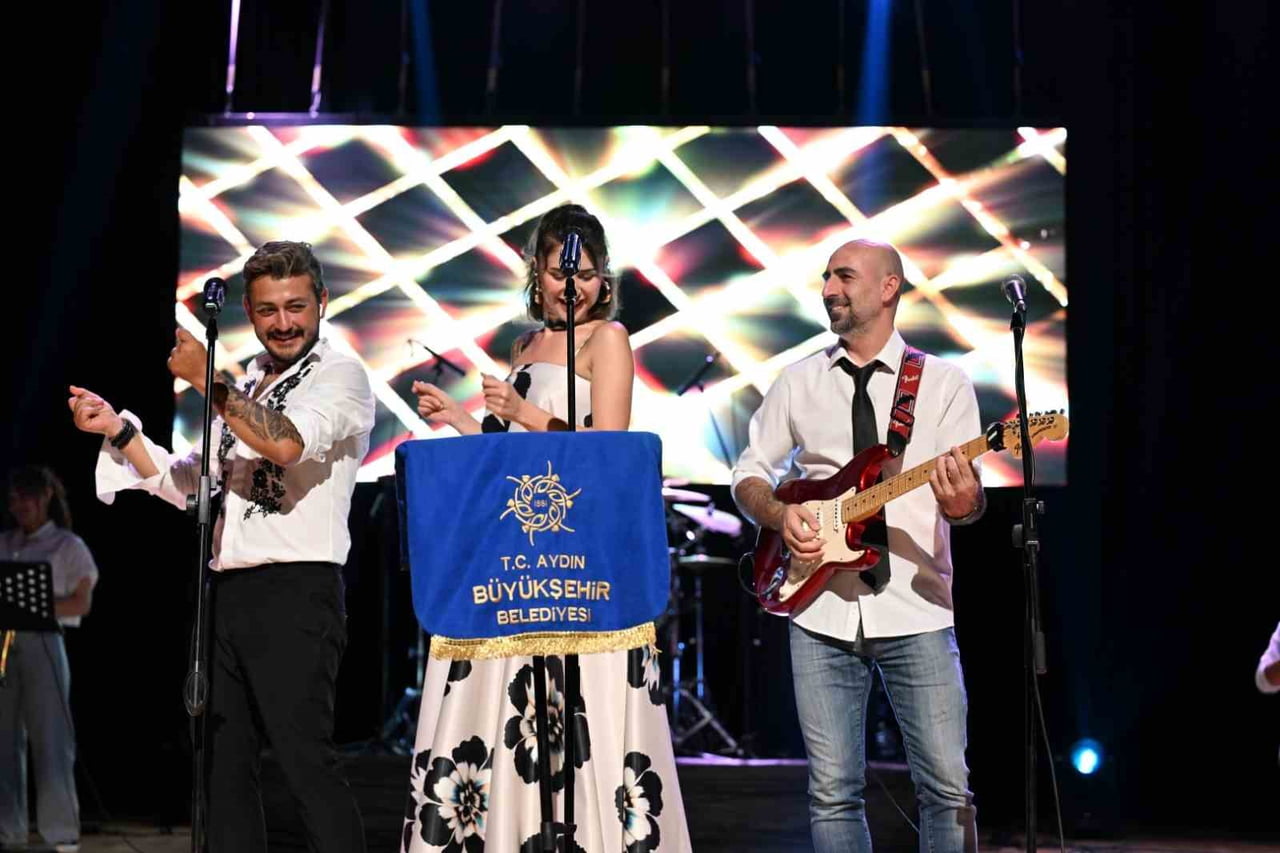 AYDIN BÜYÜKŞEHİR BELEDİYESİ TARAFINDAN DÜZENLENEN YAZ KONSERLERİ KAPSAMINDA DİDİM’DE 80’LER VE...