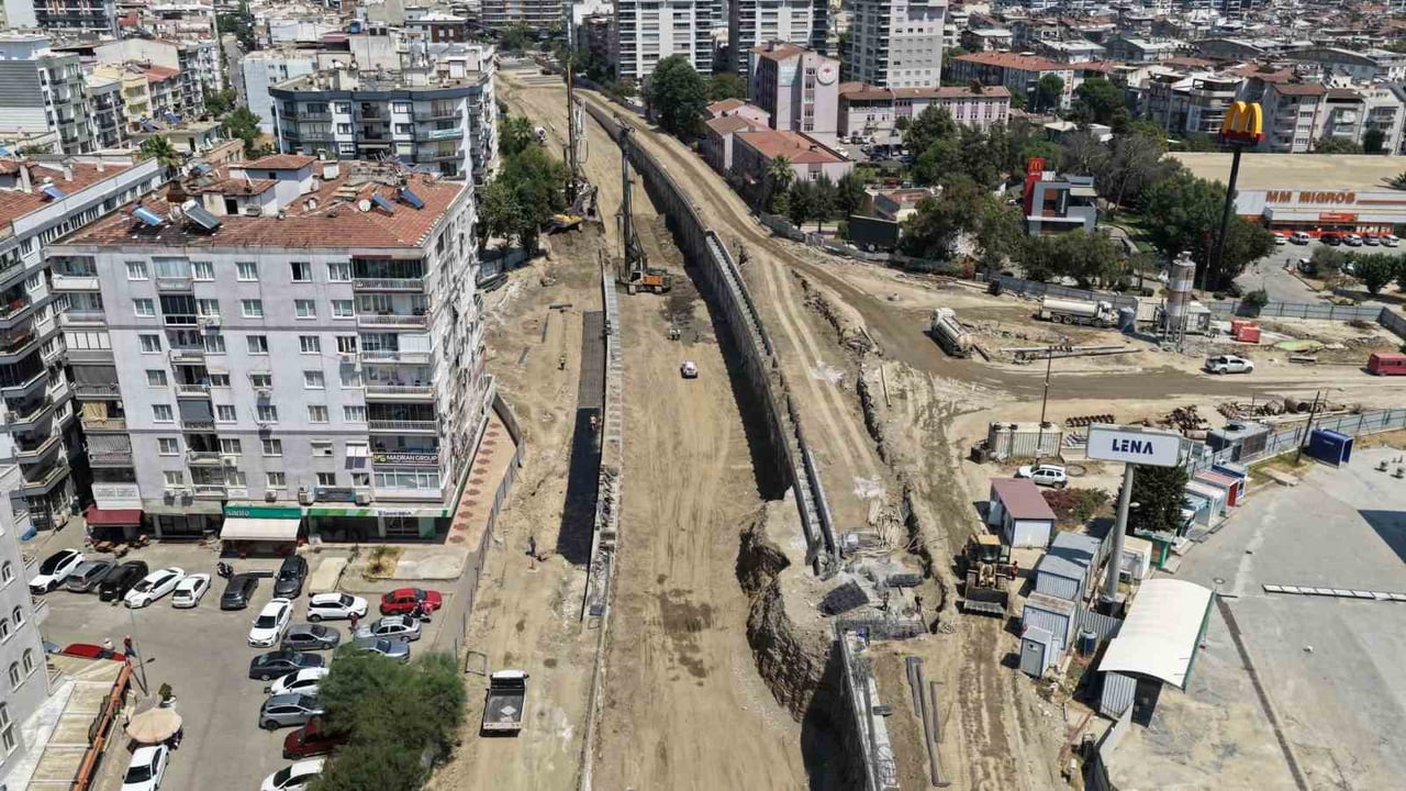 AYDIN BÜYÜKŞEHİR BELEDİYESİ TARAFINDAN KENT ULAŞIMINI RAHATLATMAK AMACIYLA YAPIMI SÜRDÜRÜLEN YENİ...