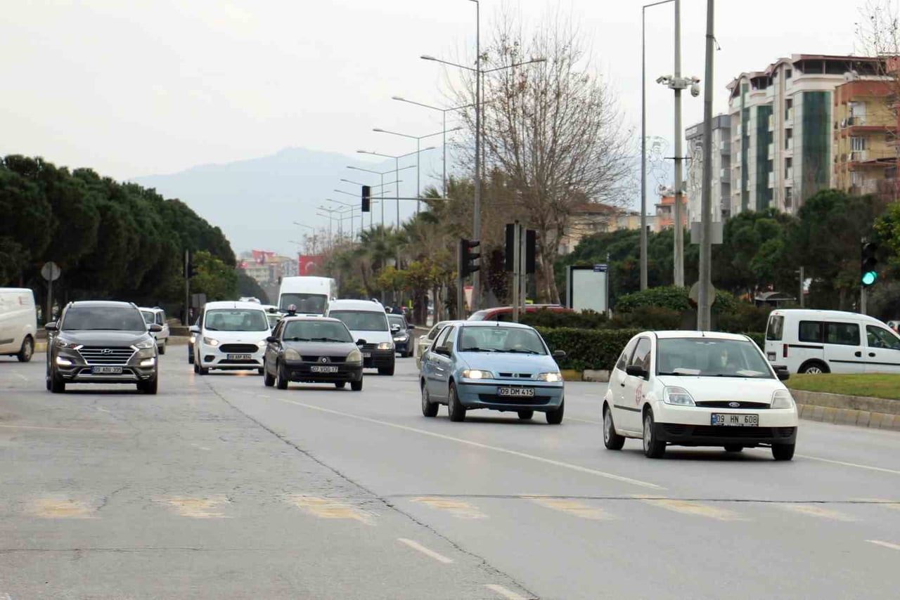 AYDIN’DA TEMMUZ AYINDA TOPLAM ARAÇ SAYISI 690 BİN 697 OLURKEN, 12 BİN 409 ARACIN İSE DEVRİ...