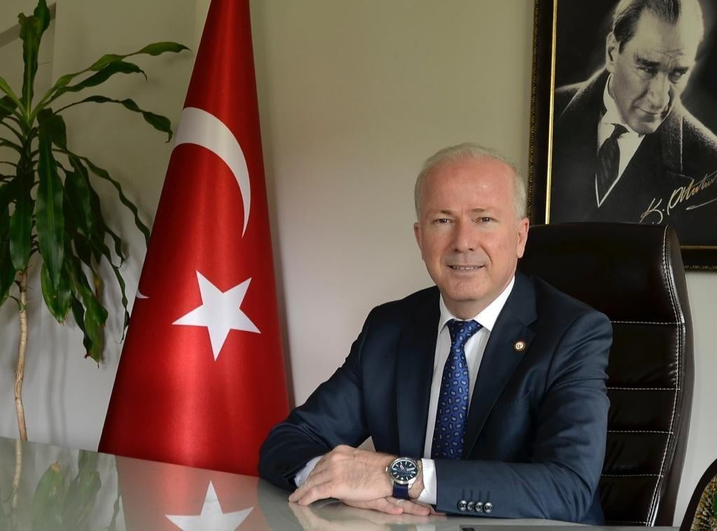 AYDIN ECZACILAR ODASI BAŞKANI SEFA KARAARSLAN’IN 82 YAŞINDAKİ ANNESİ HURİYE KARAARSLAN, BİR...