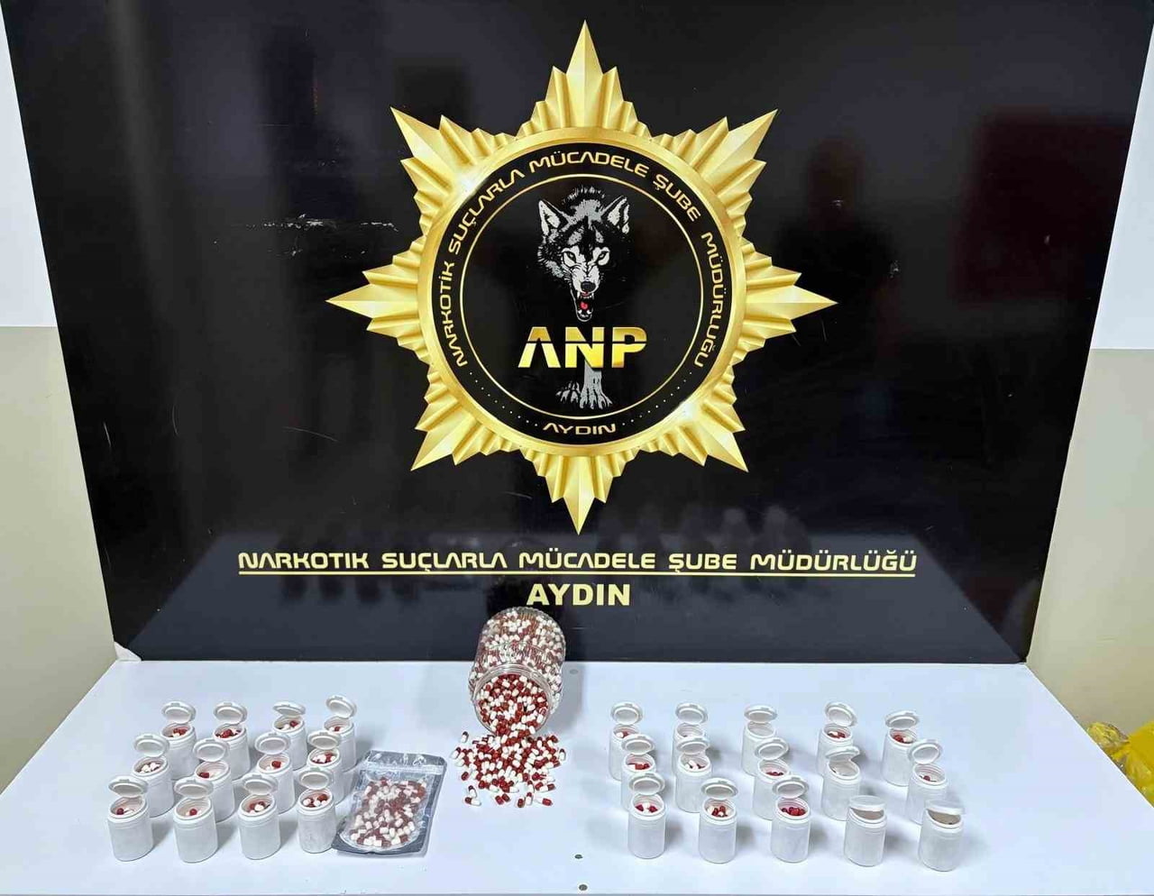 AYDIN’IN EFELER İLÇESİNDE POLİS EKİPLERİNCE DÜZENLENEN UYUŞTURUCU OPERASYONUNDA 2 BİN 456 ADET...