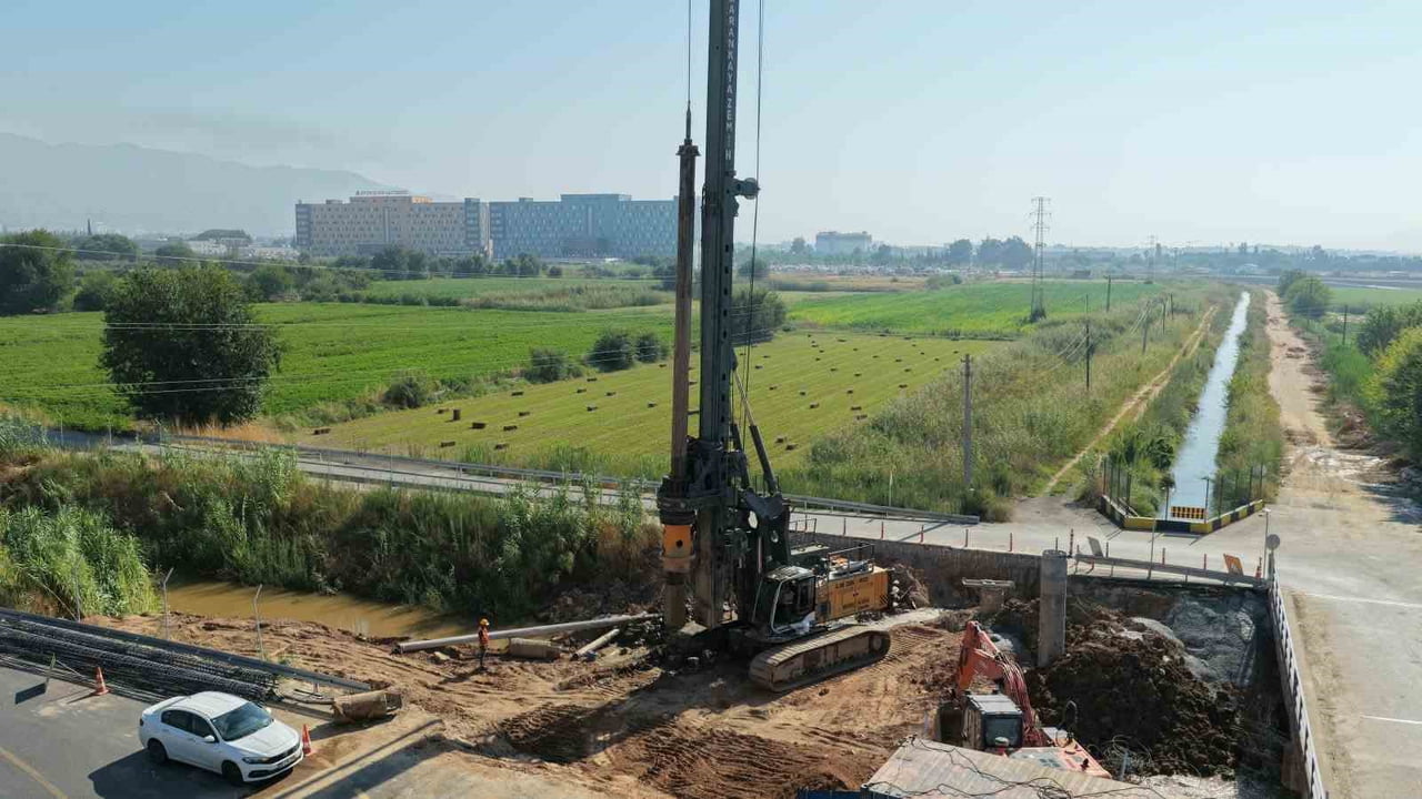 AYDIN’IN İNCİRLİOVA İLÇESİNİ MUĞLA BULVARI’NA BAĞLAYACAK A1 KANAL YOLU PROJESİ’NDE ÇALIŞMALAR HIZ...