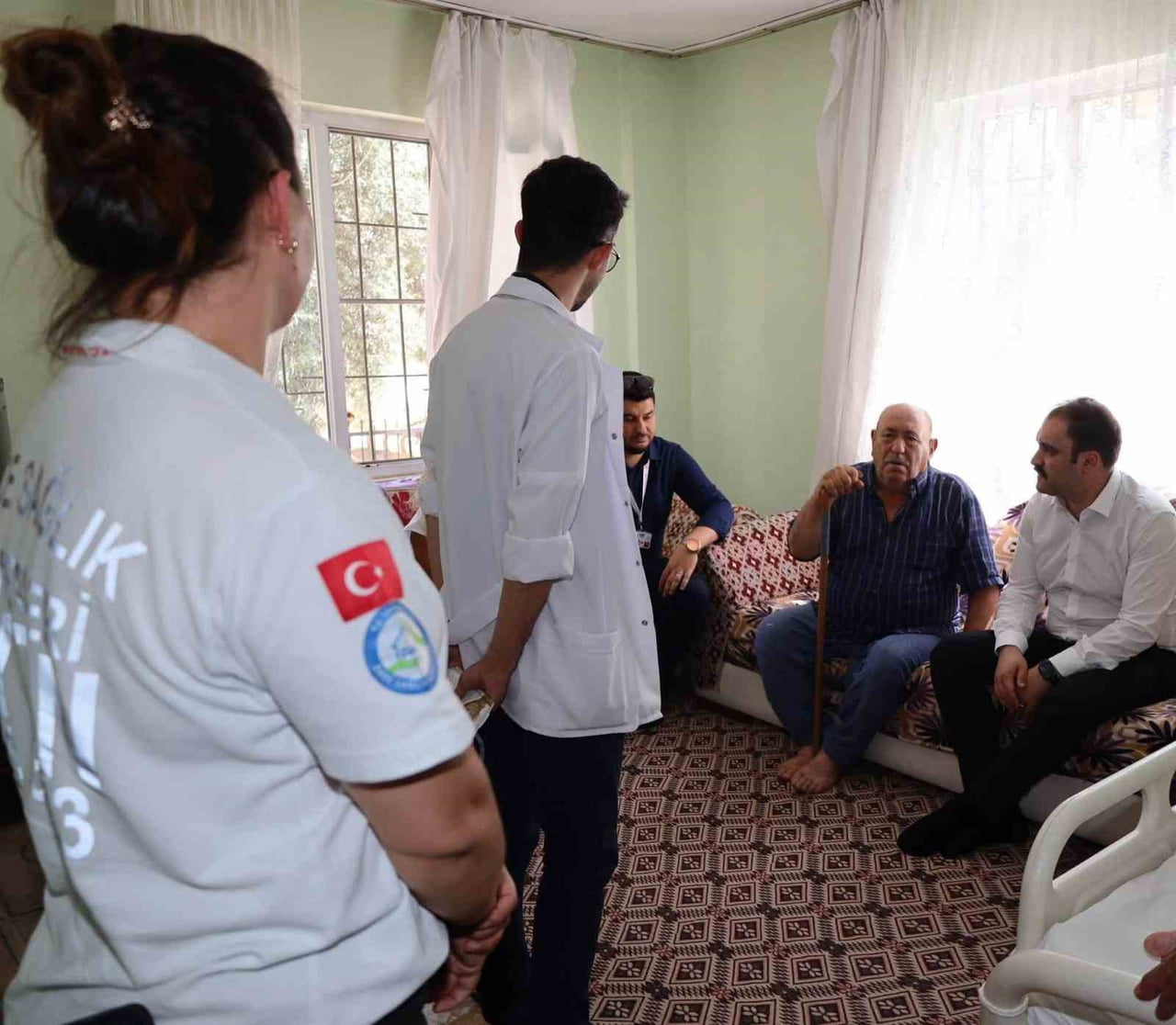 AYDIN’IN KARACASU İLÇESİNDE EVDE SAĞLIK HİZMETLERİ KAPSAMINDA VATANDAŞLAR EVLERİNDE ZİYARET...