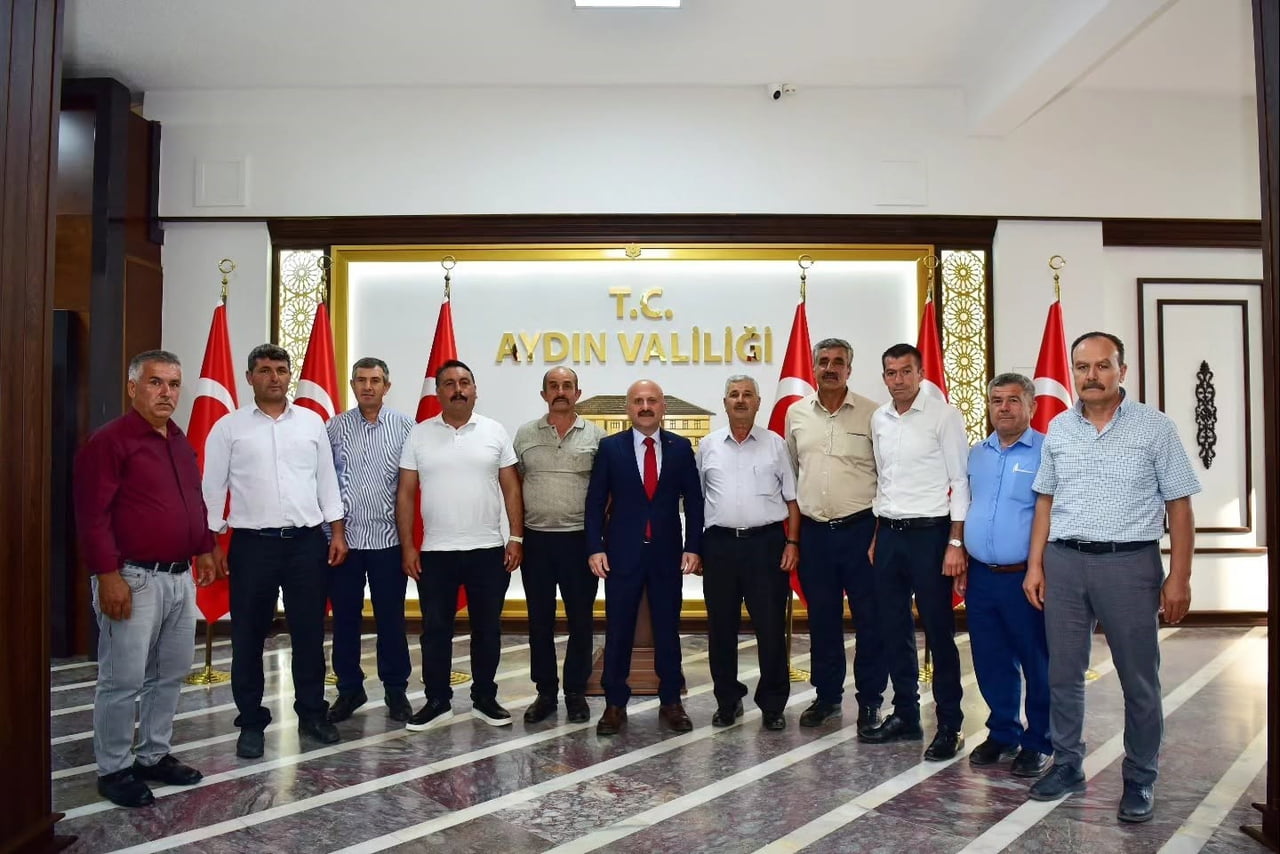 AYDIN VALİSİ DR. OSMAN VAROL, NAZİLLİ İLÇESİNİN MAHALLE MUHTARLARINI MAKAMINDA KABUL EDEREK...