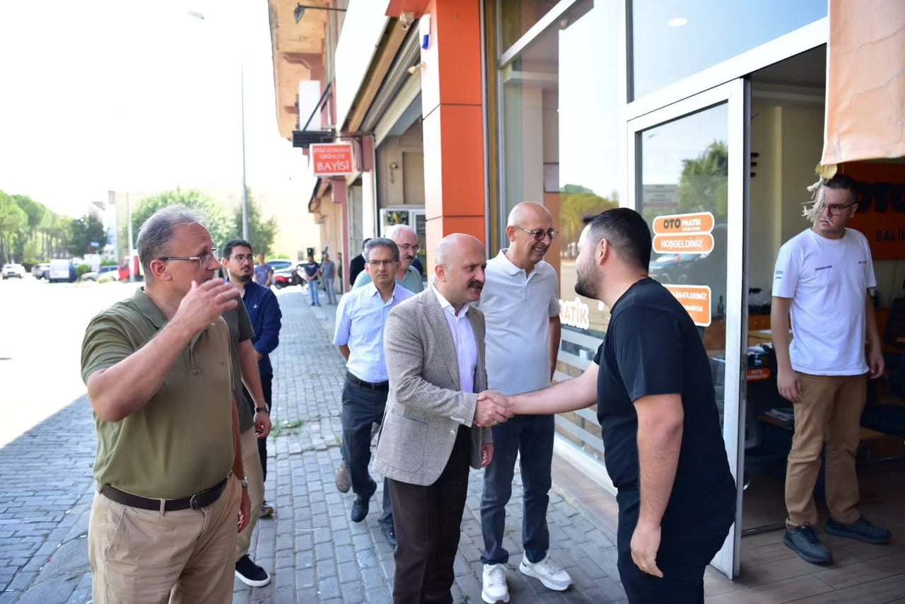 AYDIN VALİSİ DR. OSMAN VAROL, TOPTAN GIDACILAR ÇARŞISI’NI ZİYARET EDEREK ESNAF VE VATANDAŞLARLA...