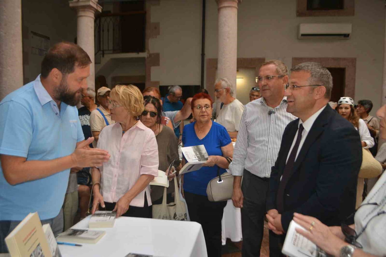 AYVALIK’IN ÜRETİM VE KENT TARİHİ KİTAPLA GELECEĞE TAŞINIYOR