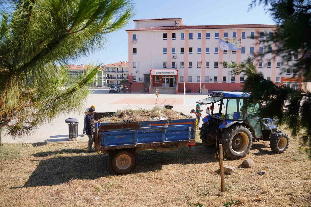 AYVALIK’TA 2026-2027 EĞİTİM VE ÖĞRETİM YILININ 14 EYLÜL 2026 PAZARTESİ GÜNÜ BAŞLAYACAK OLMASI...