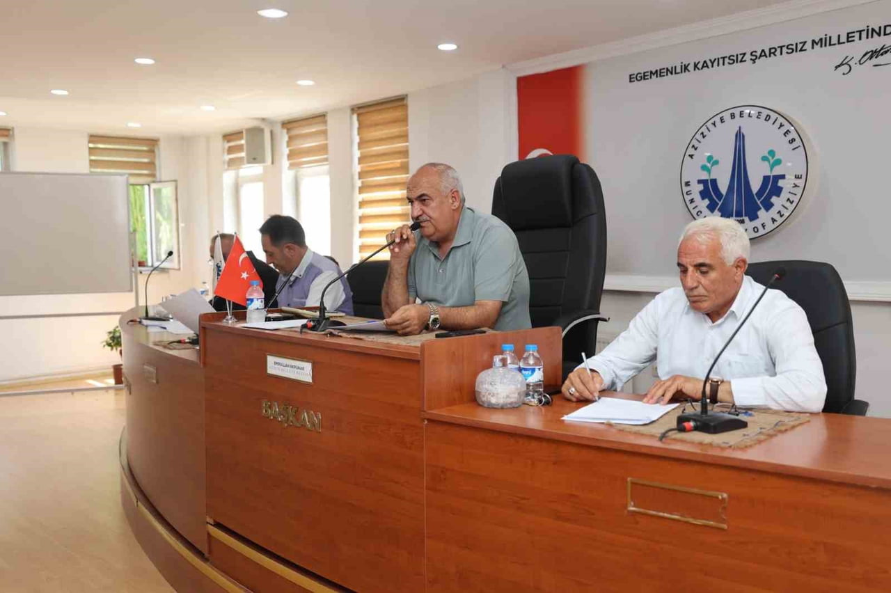 AZİZİYE BELEDİYE MECLİSİ, GEÇTİĞİMİZ AY HAYATINI KAYBEDEN SALTUKLU MAHALLESİ MUHTARI ERDİNÇ...