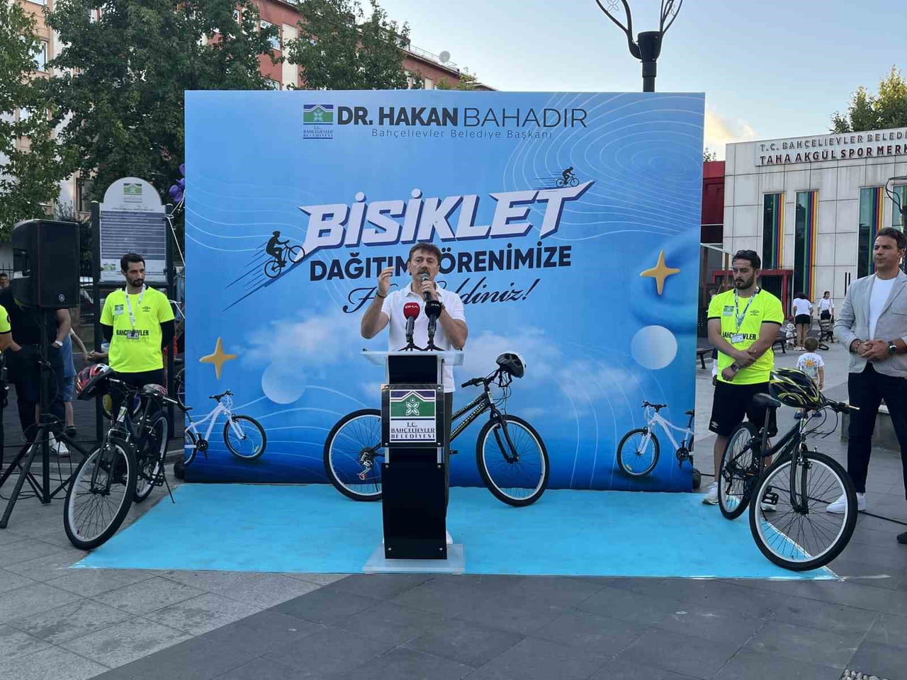 BAHÇELİEVLER BELEDİYE BAŞKANI HAKAN BAHADIR TÖRENDE KONUŞMA YAPTI