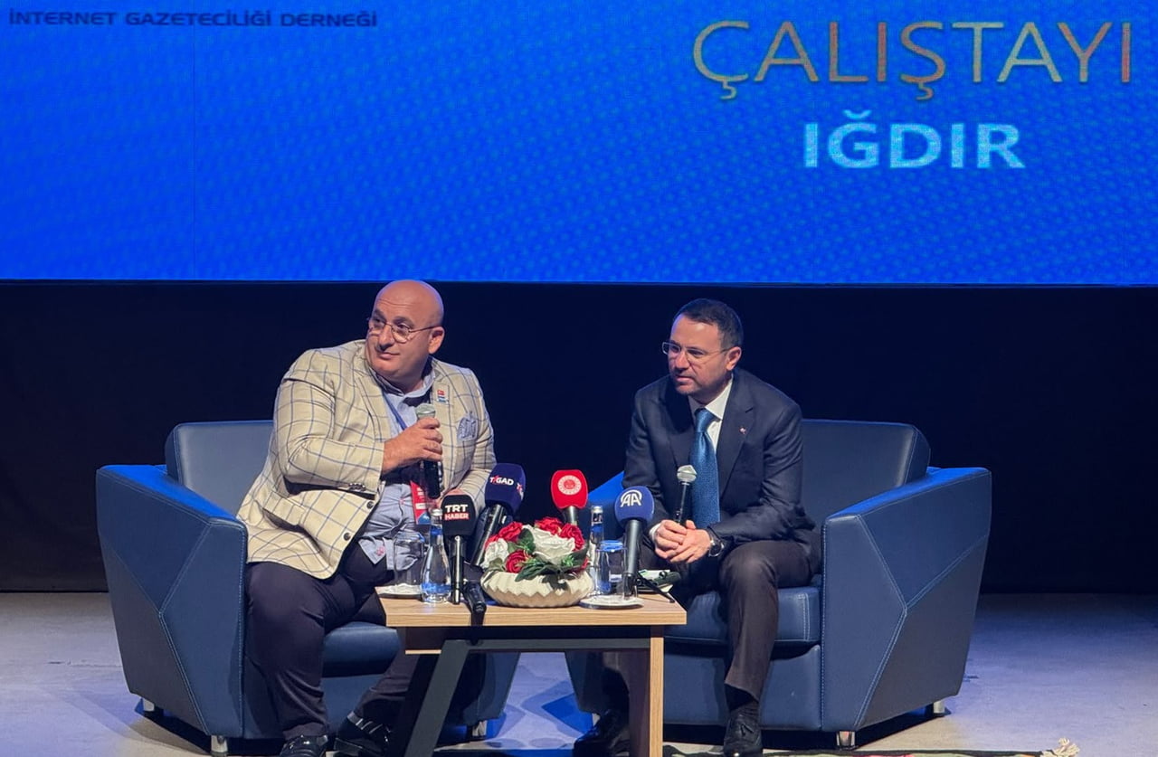 BAKAN GÜRLEK, IĞDIR'DA 150 GAZETECİ İLE BİR ARAYA GELEREK SORULARI CEVAPLADI