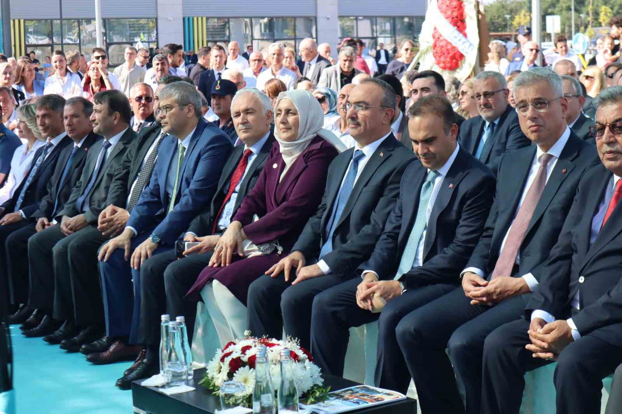 BAKAN KACIR VE MEMİŞOĞLU, KAPAKLI'DA HASTANE AÇILIŞINA KATILDI