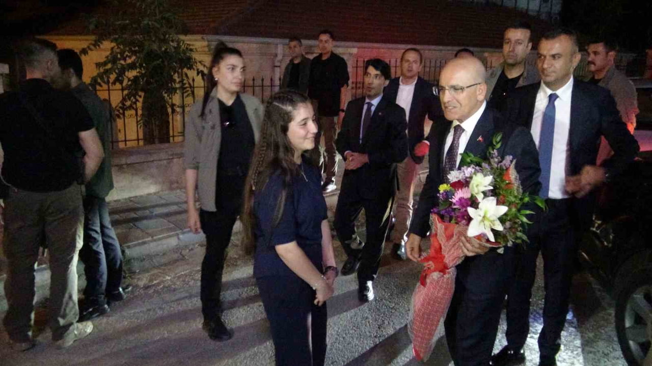 BAKAN MEHMET ŞİMŞEK GERCÜŞ’TE TOPLU AÇILIŞ TÖRENİNE KATILDI