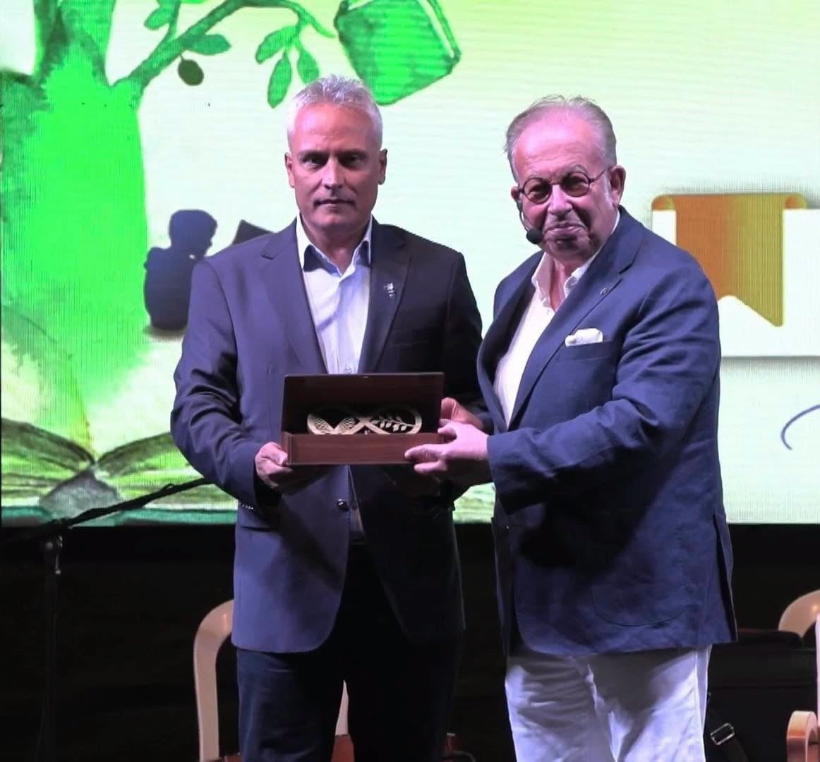 BALIKESİR'İN EDREMİT BELEDİYESİ TARAFINDAN DÜZENLENEN 8. EDREMİT KİTAP FUARI, İKİNCİ GÜNÜNDE DE...