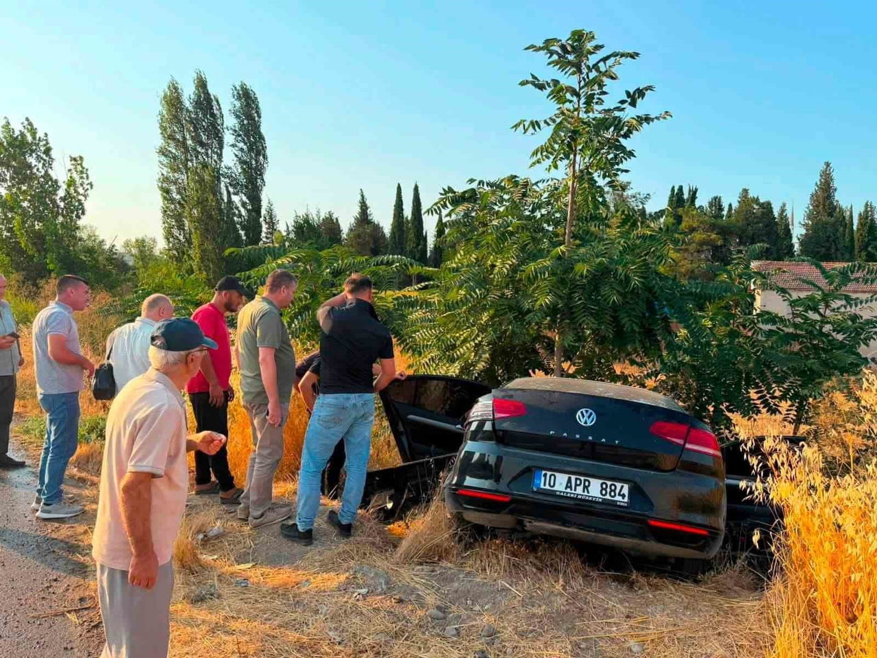 BALIKESİR'İN SINDIRGI İLÇESİNDEKİ ORMAN YANGININA MÜDAHALEYE GİDEN ORMAN ARACI TRAFİK KAZASI...