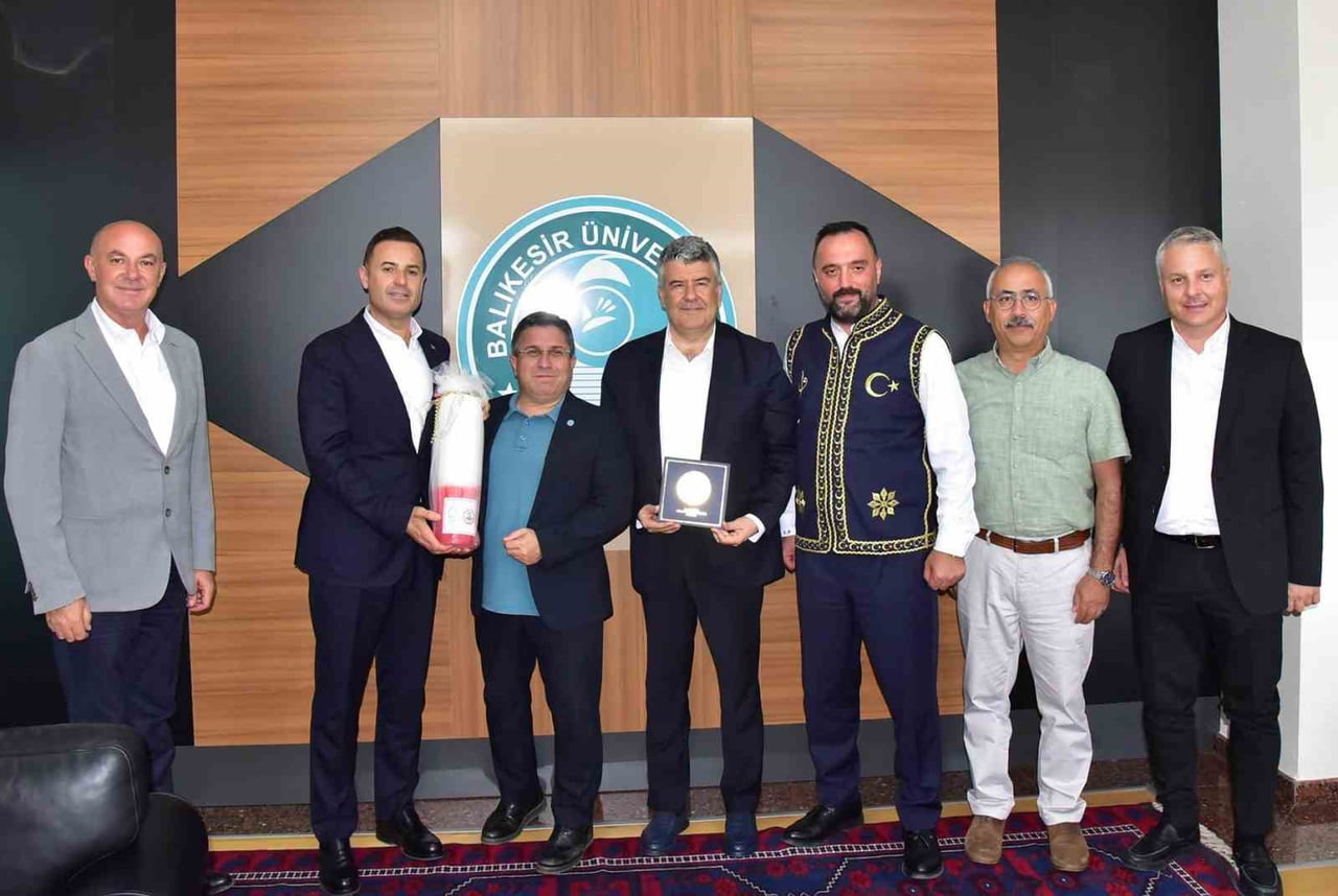 BALIKESİR BÜYÜKŞEHİR BELEDİYE BAŞKANI AHMET AKIN, BALIKESİR ÜNİVERSİTESİ REKTÖRÜ PROF. DR. YÜCEL...
