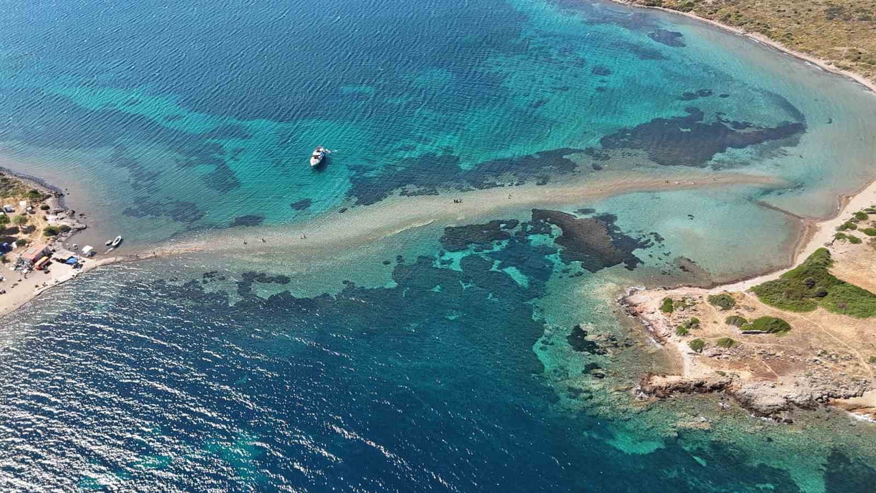 BALIKESİR’İN AYVALIK İLÇESİNDE BULUNAN CUNDA ADASI İLE MADEN ADASI ARASINDAKİ YALANCI BOĞAZ, YAZ...