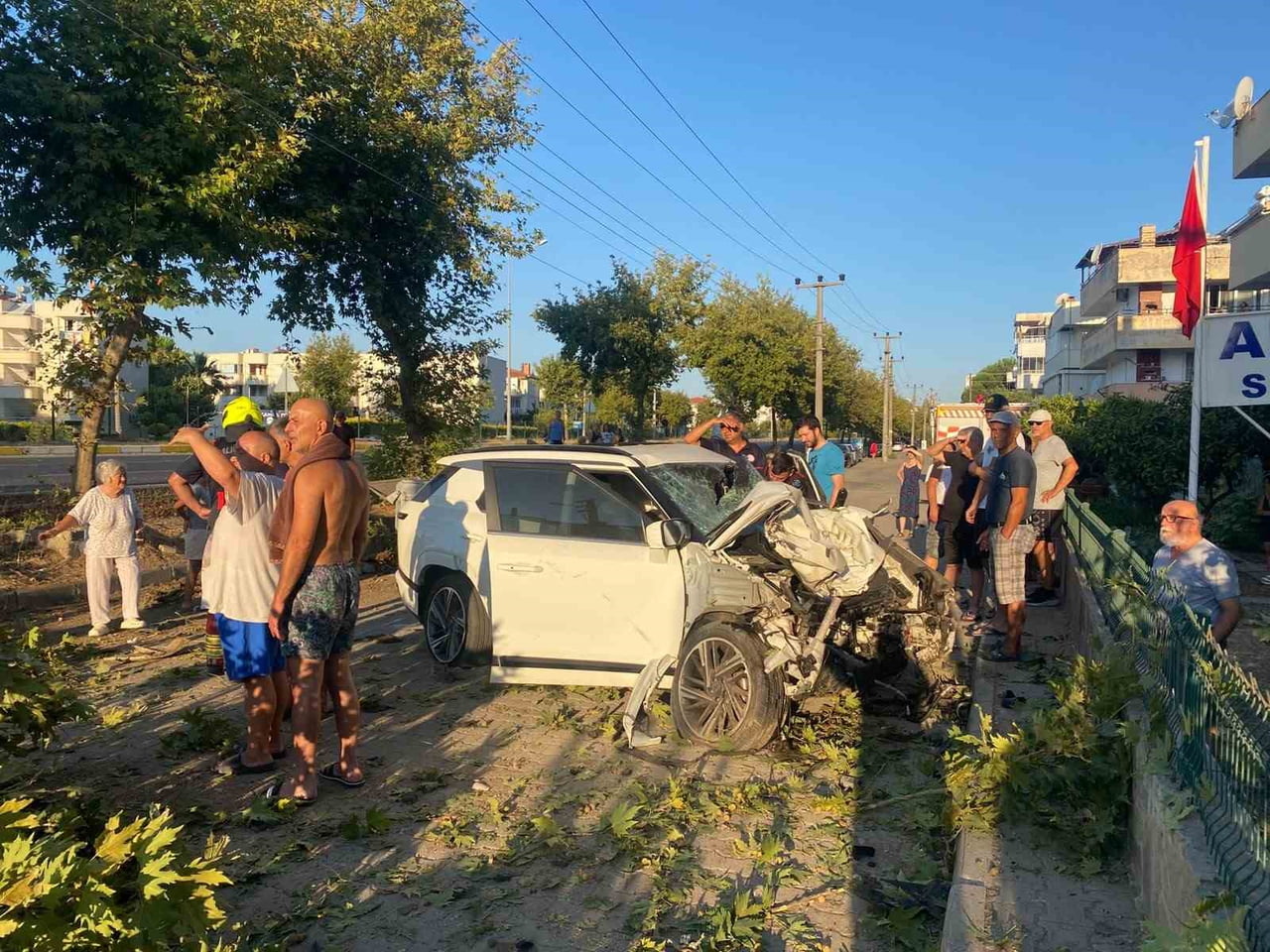 BALIKESİR’İN EDREMİT İLÇESİNDE SABAH SAATLERİNDE MEYDANA GELEN TRAFİK KAZASINDA BİR SÜRÜCÜ...