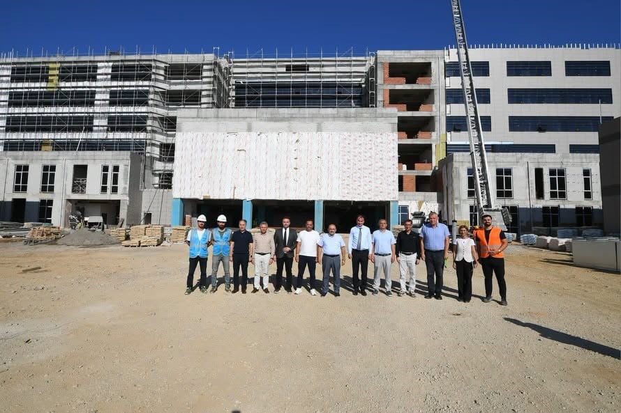 BALIKESİR VALİSİ İSMAİL USTAOĞLU, EDREMİT’TE YAPIMI HIZLA DEVAM EDEN YENİ DEVLET HASTANESİ...