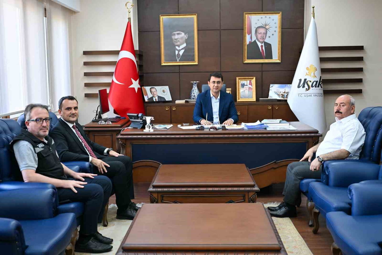 BANAZ KAYMAKAMI, BANAZ BELEDİYE BAŞKANI VE İL ÖZEL GENEL SEKRETERİNİN VALİ KARTAL’I...