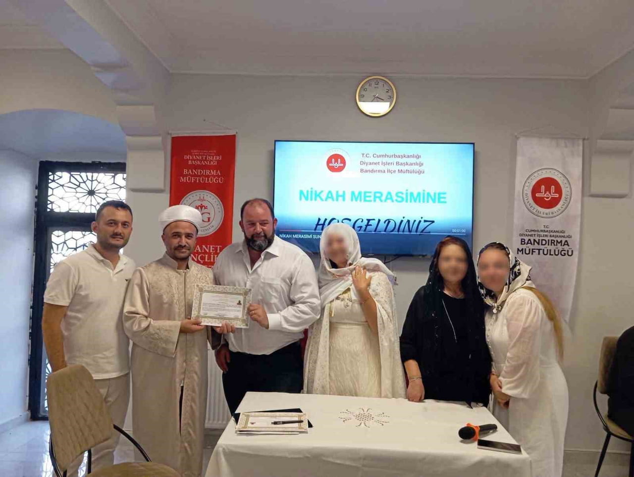 BANDIRMA’DA DÜZENLENEN İHTİDA MERASİMİNDE KYLE HYWEL NUTT, KELİME-İ ŞEHADET GETİREREK MÜSLÜMAN...
