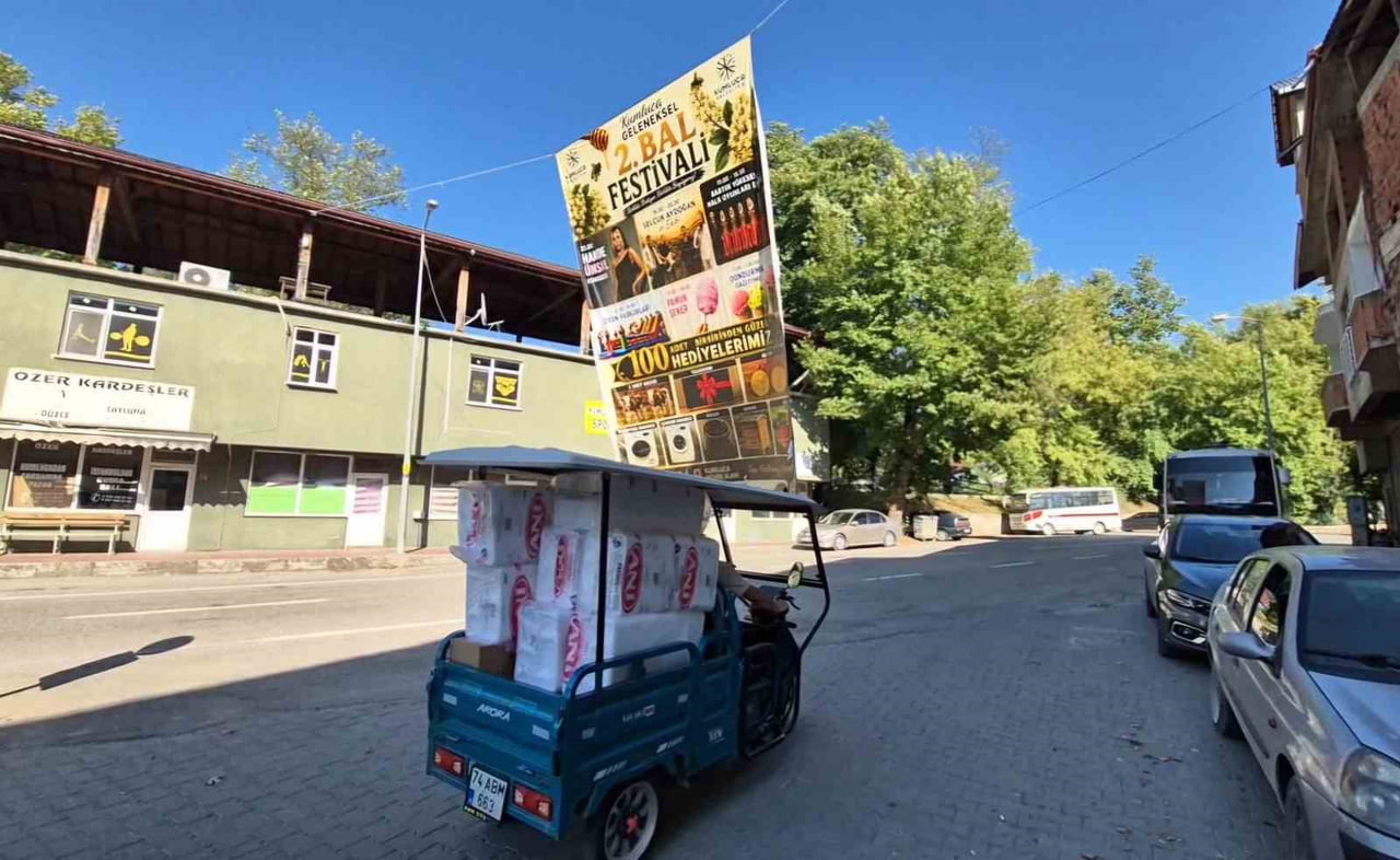 BARTIN'IN ULUS İLÇESİNE BAĞLI KUMLUCA BELDESİ'NDE GELENEKSEL 2. BAL FESTİVALİ İÇİN HAZIRLIKLAR...
