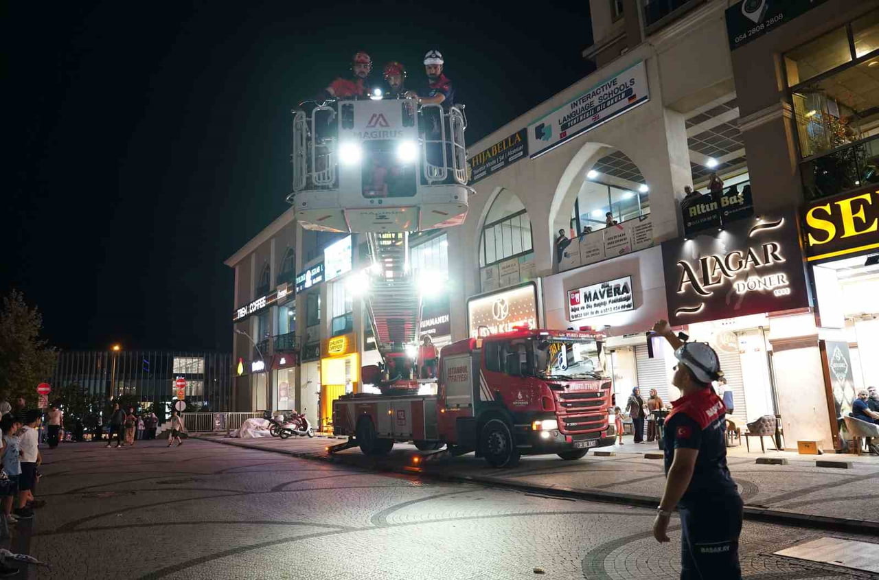 BAŞAKŞEHİR BELEDİYESİ, 17 AĞUSTOS MARMARA DEPREMİ’NİN 27. YIL DÖNÜMÜNDE TAHLİYE, TRANSFER VE...
