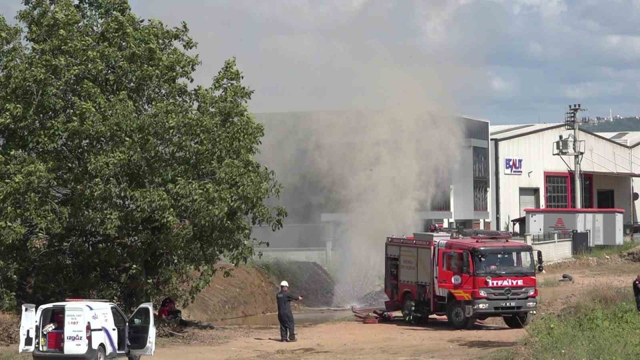 BAŞİSKELE İLÇESİNDE ÇALIŞMA SIRASINDA DOĞAL GAZ BORU HATTININ DELİNMESİ PANİĞE NEDEN...