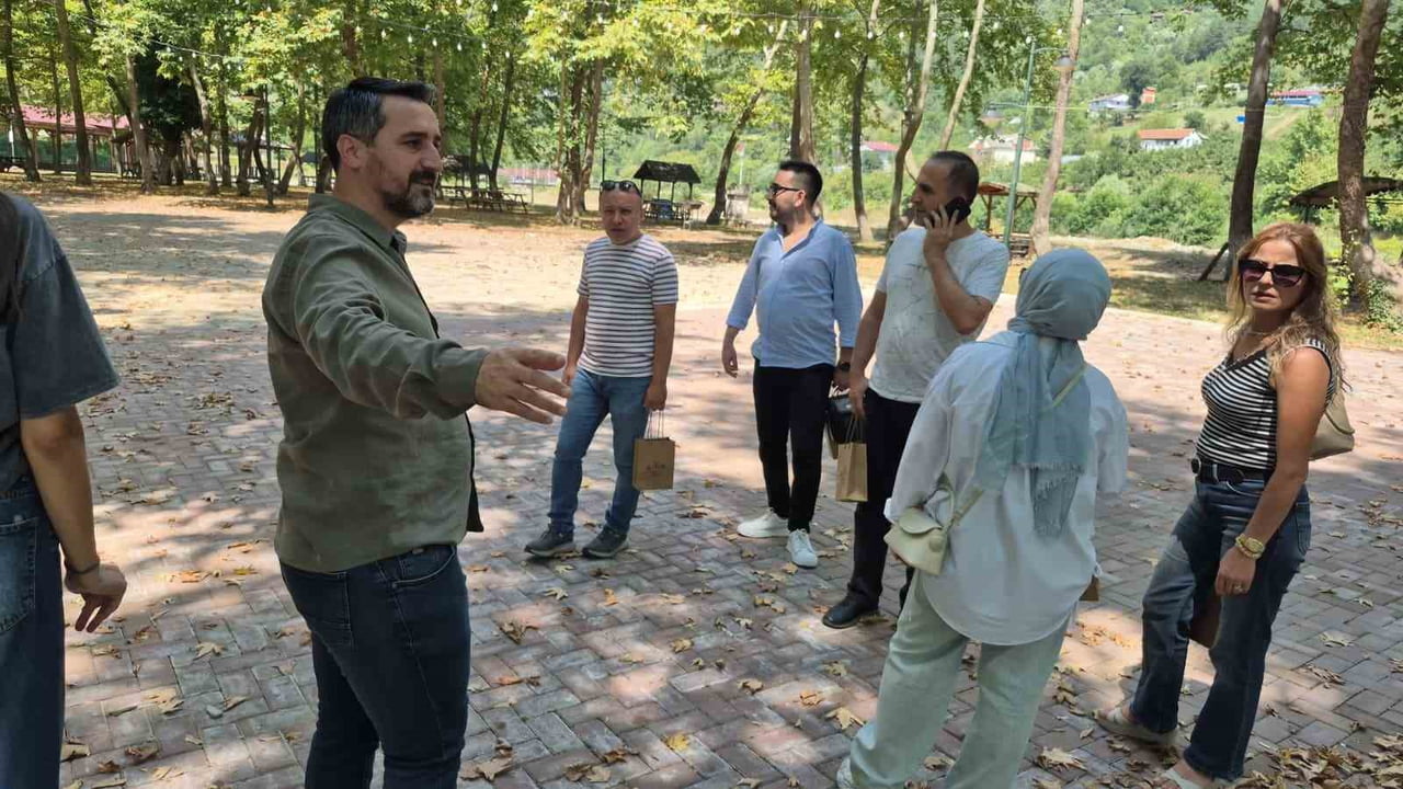 BAŞKAN BOZKURT, GAZETECİLERLE BİRLİKTE FESTİVALİN DÜZENLENECEĞİ ALANI DA GEZEREK İNCELEME...