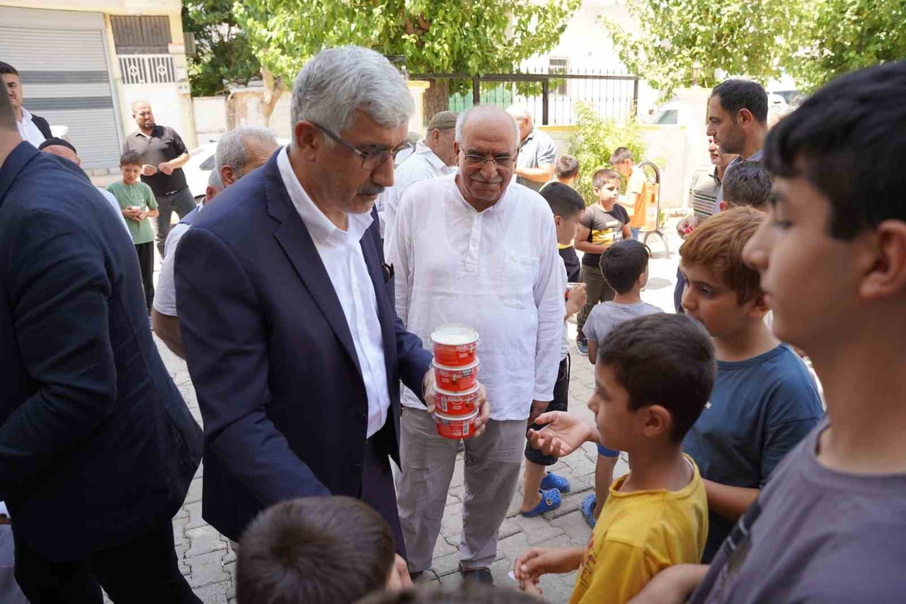 BAŞKAN HALLAÇ, MUHAMMEDİYE CAMİİ'NDE MİNİK GÖNÜLLERE DOKUNDU