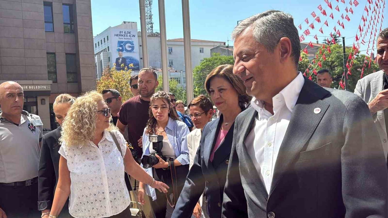 BAŞKAN ÖZEL, CENAZE PROGRAMI ÖNCEKİ ESKİŞEHİR BÜYÜKŞEHİR BELEDİYESİ’Nİ ZİYARET...