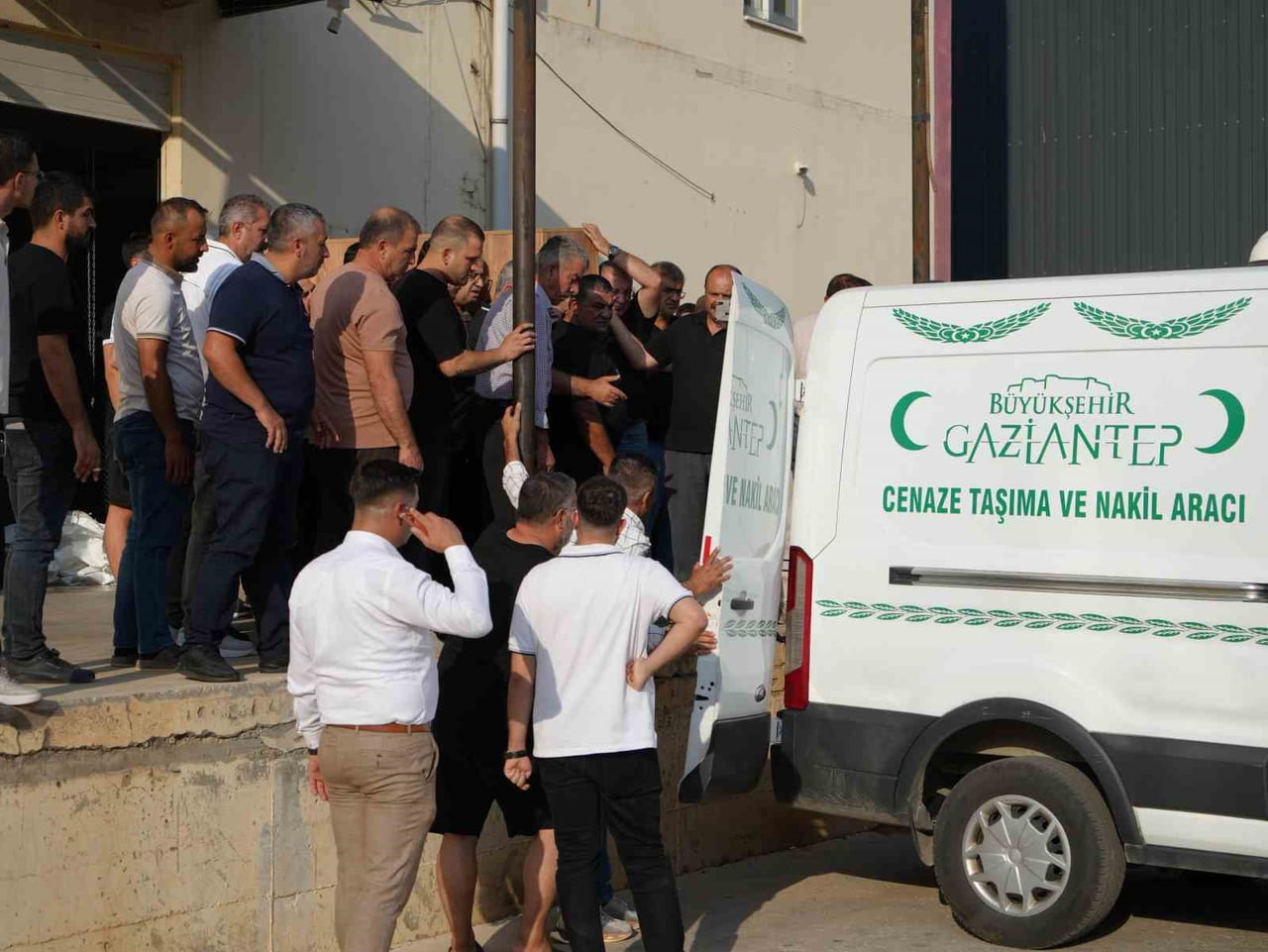 BATAN GEMİDE HAYATINI KAYBEDEN NİHAT BALYEMEZ’İN CENAZESİ GAZİANTEP’E GETİRİLDİ
