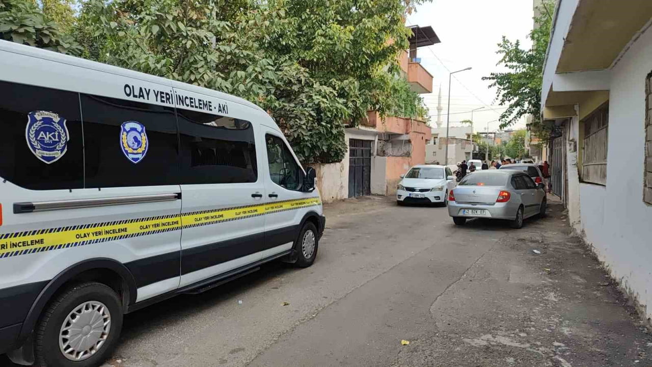 BATMAN’DA ANNESİNİ ÖLDÜREN ŞAHIS, EMNİYETE GİDİP TESLİM OLDU
