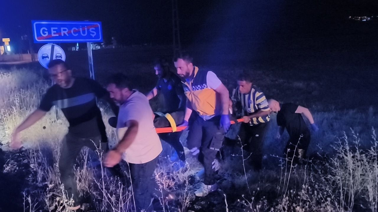 BATMAN’IN GERCÜŞ İLÇESİNDE SÜRÜCÜSÜNÜN KONTROLÜNDEN ÇIKAN PİKABIN TARLAYA UÇMASI SONUCU MEYDANA...