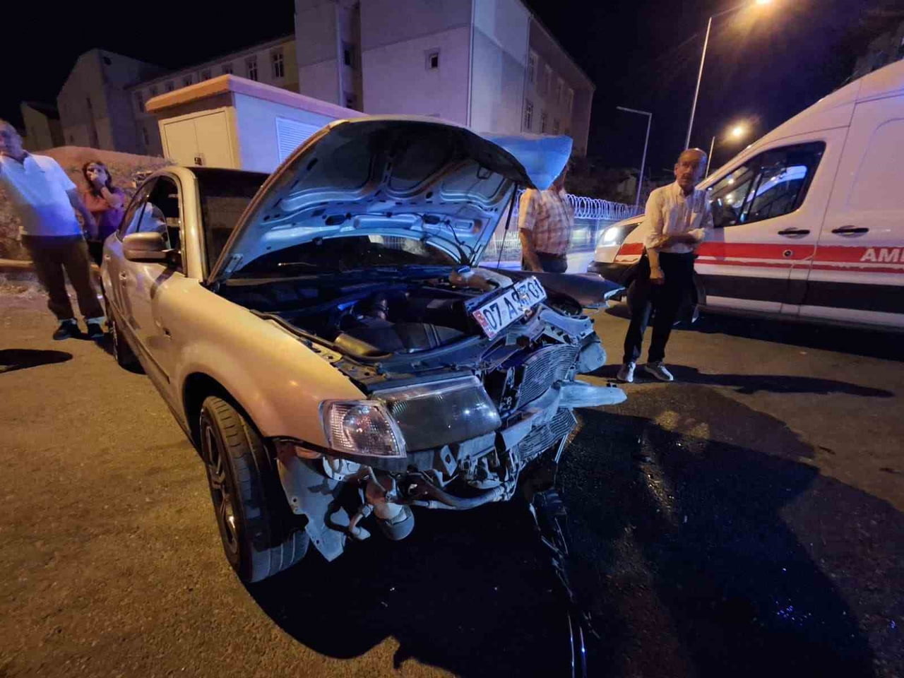 BATMAN’IN GÜLTEPE MAHALLESİ’NDE İKİ OTOMOBİLİN ÇARPIŞMASI SONUCU MEYDANA GELEN TRAFİK KAZASINDA 2...