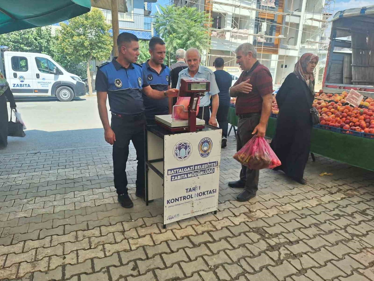 BATTALGAZİ’DE SEMT PAZARLARINA YÖNELİK DENETİMLER SÜRÜYOR