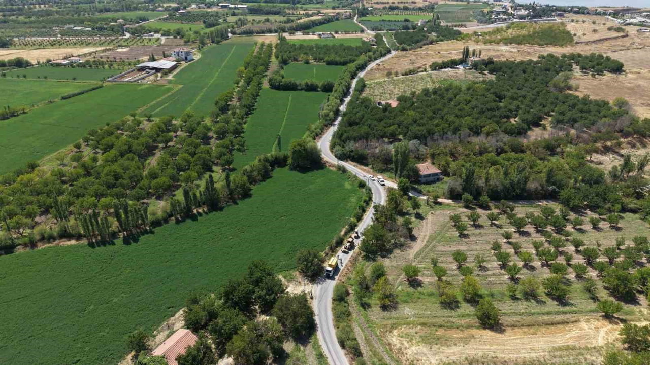 BATTALGAZİ’DE YOL ÇALIŞMALARI İLÇE GENELİNDE SÜRÜYOR