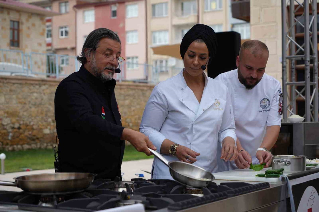 BAYBURT'UN YÖRESEL LEZZETLERİ ŞEFLERİN YORUMUYLA HAZIRLANDI