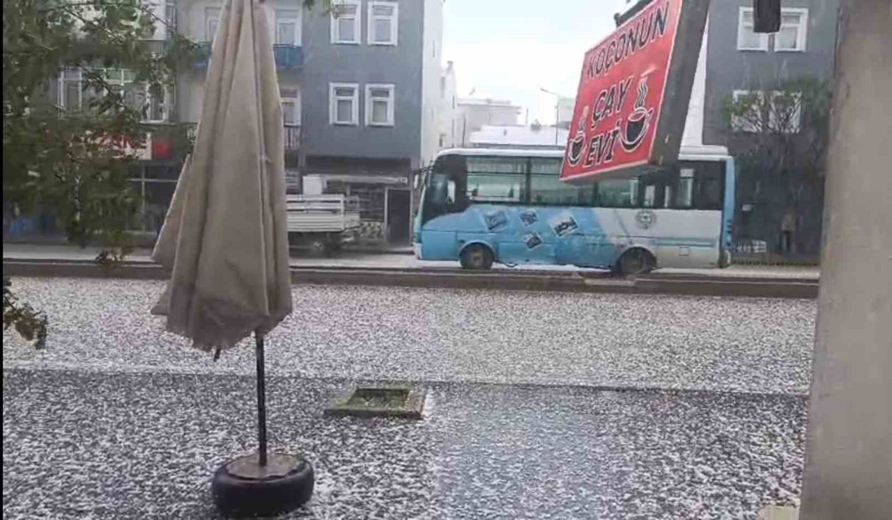 BAYBURT İÇİN KUVVETLİ GÖK GÜRÜLTÜLÜ SAĞANAK UYARISI